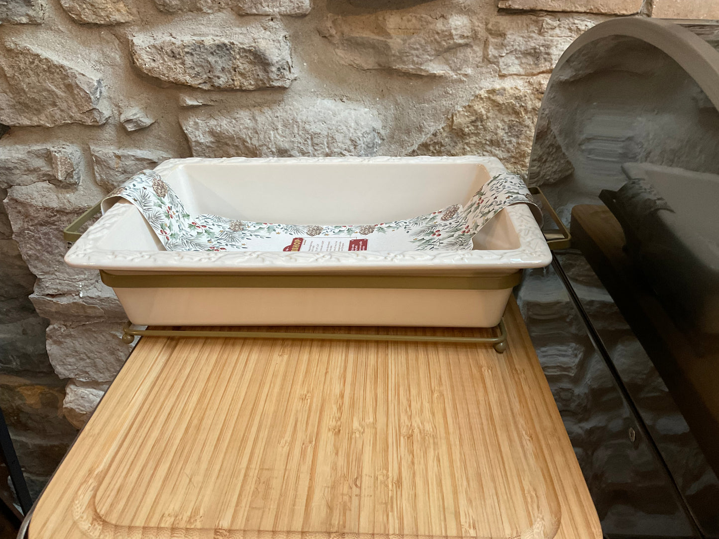 Baking dish with serving rack